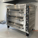 Commercial oven with multiple decks and control panel, analogue commercial oven, easy to use commercial oven, easy to use bakery oven, bakers oven melbourne, bakers oven sydney, carlyle ultima deck oven best oven to buy, best commercial ovens to buy